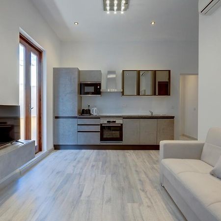 Modern Apartment In The Best Area Of Sliema Luaran gambar